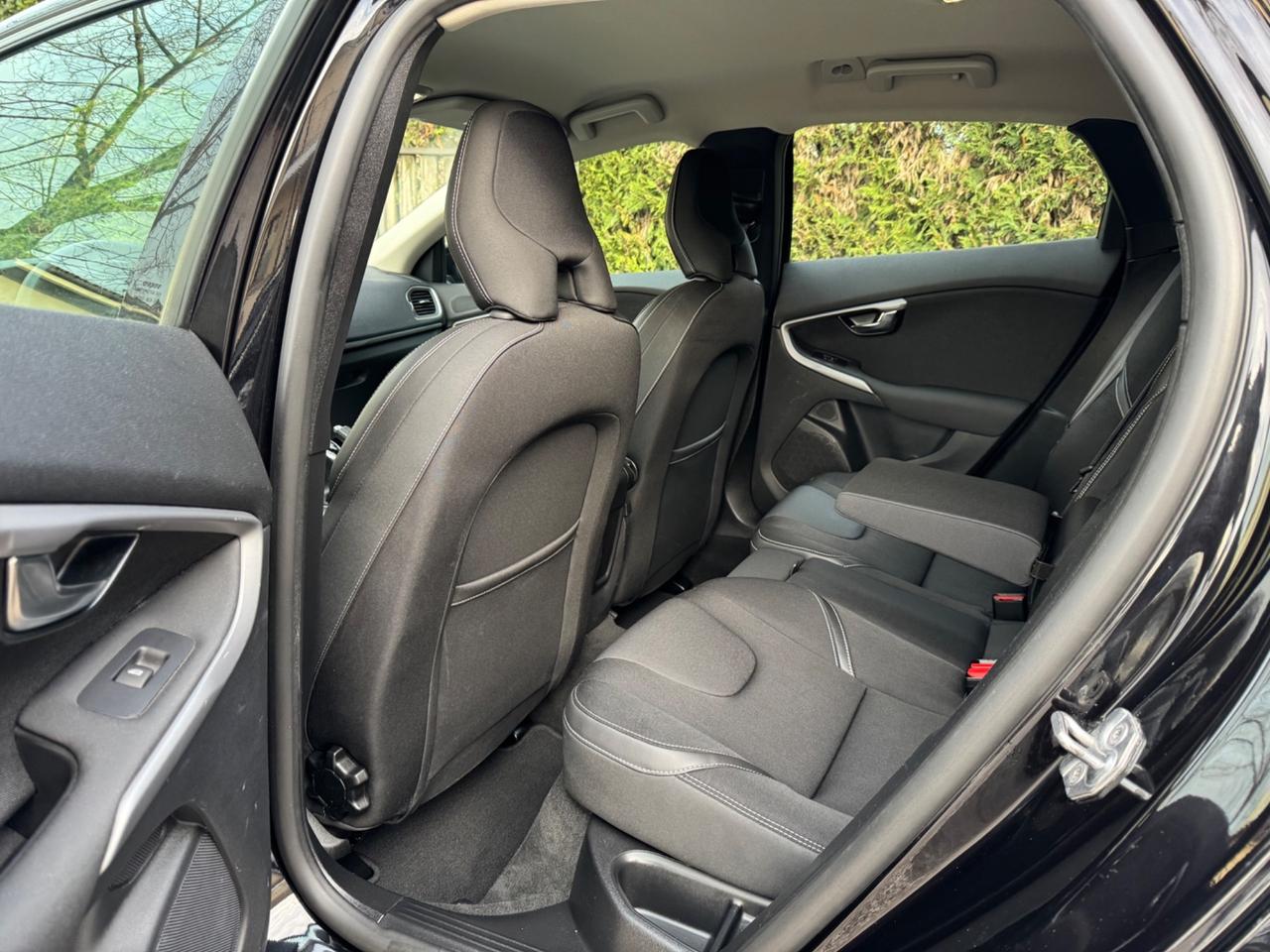 Volvo V40 D2 Geartronic Business Plus