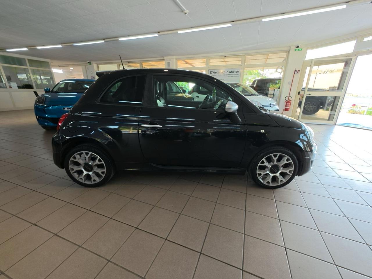 Fiat 500 1.0 Hybrid Rockstar