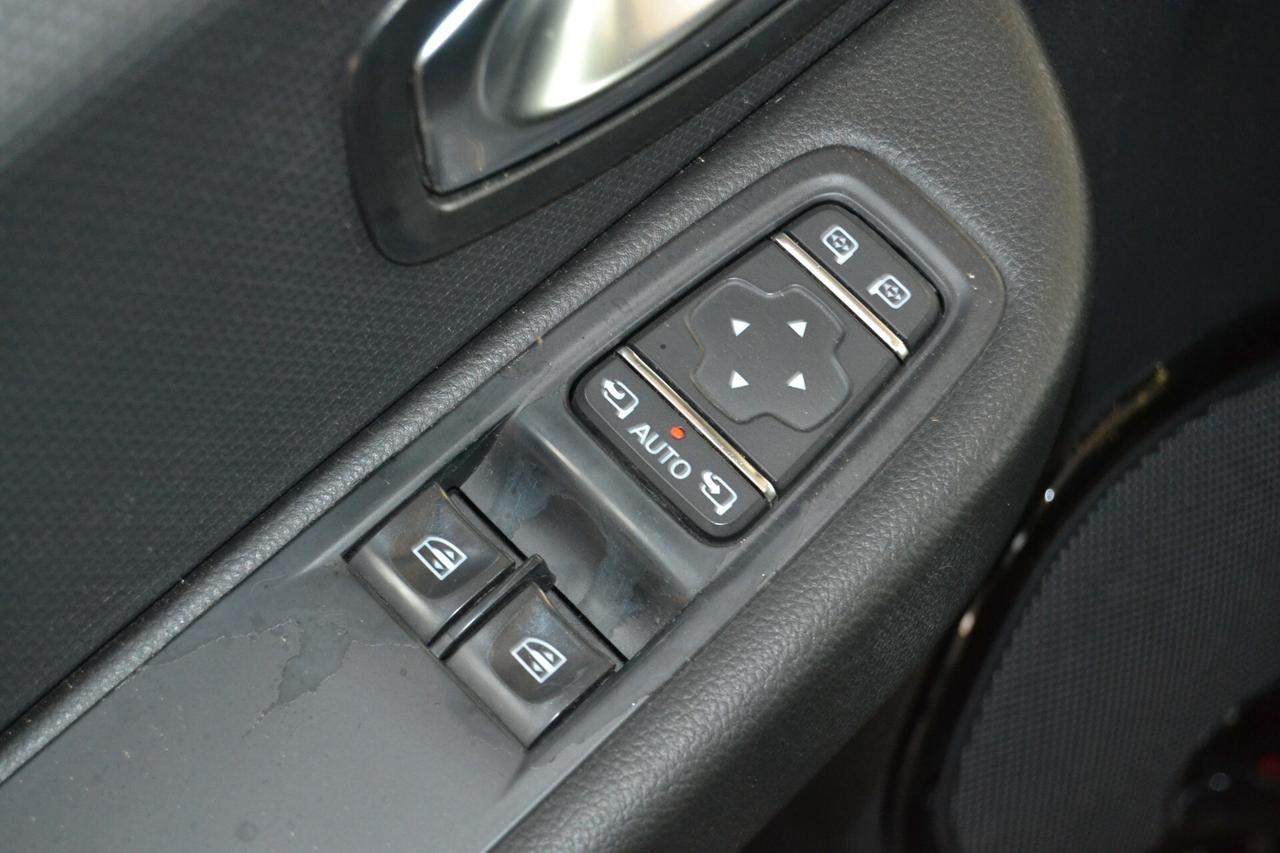 Renault Clio 1.5 DCI 75CV Moschino FULLSET