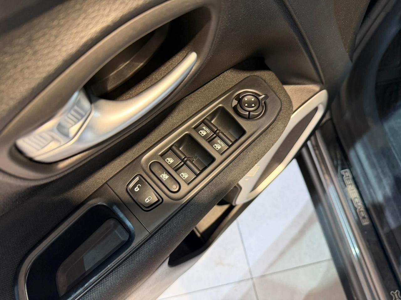 Jeep Renegade 1.6 Mjt DDCT 120 CV Business