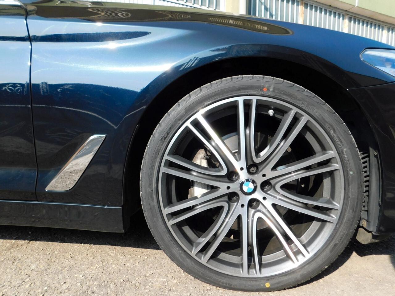BMW 530d xDrive Touring INDIVIDUAL Pelle-Tetto-HeadUp