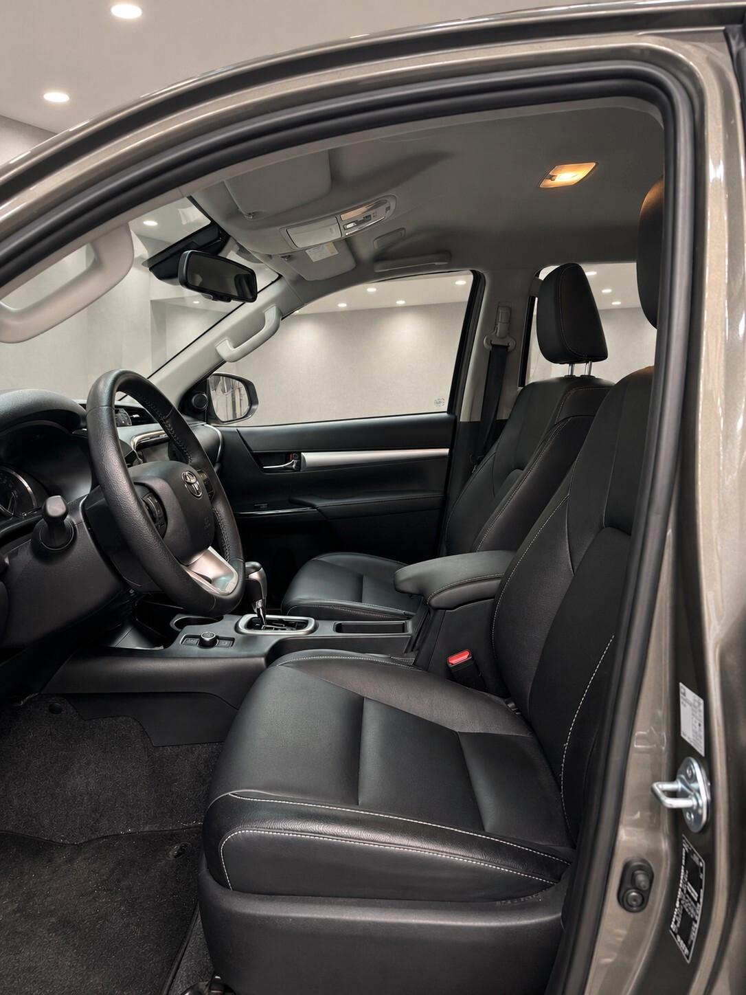 Toyota Hilux 2.8 D-4D A/T 4WD 48V 4 porte Double Cab Executive