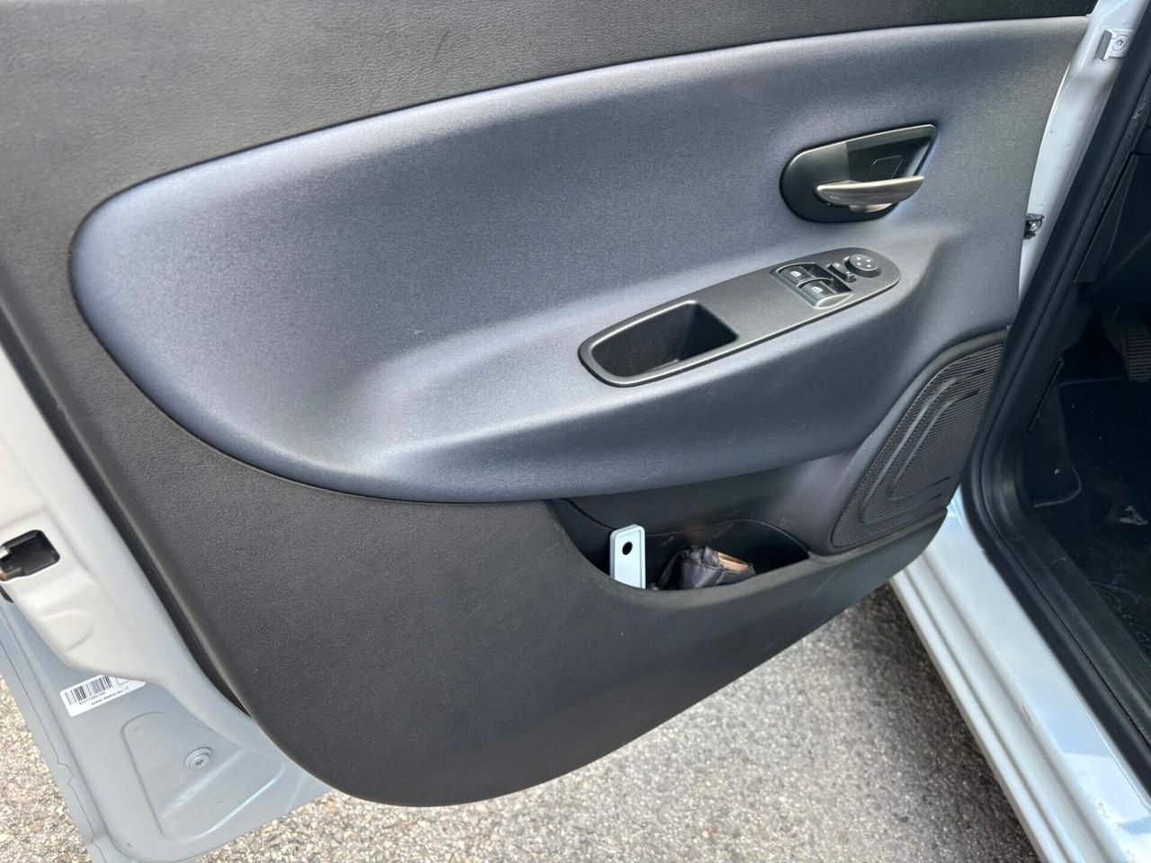 Lancia Ypsilon 1.2 69 CV 5 porte GPL Ecochic Mya OK Neopatentati