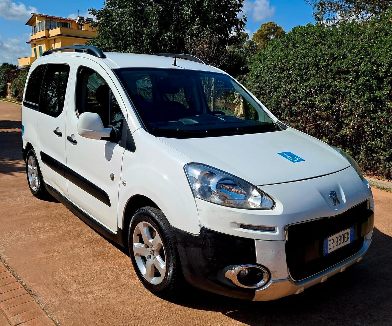 PEUGEOT PARTNER TRASPORTO DISABILI PIANALE RIBASSATO