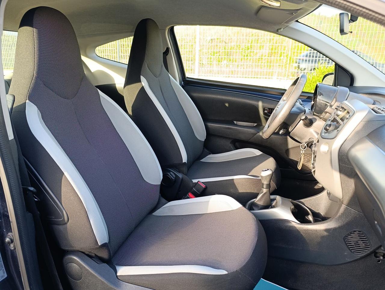 Toyota Aygo I 2012 Aygo 1.0 Lounge connect 3p