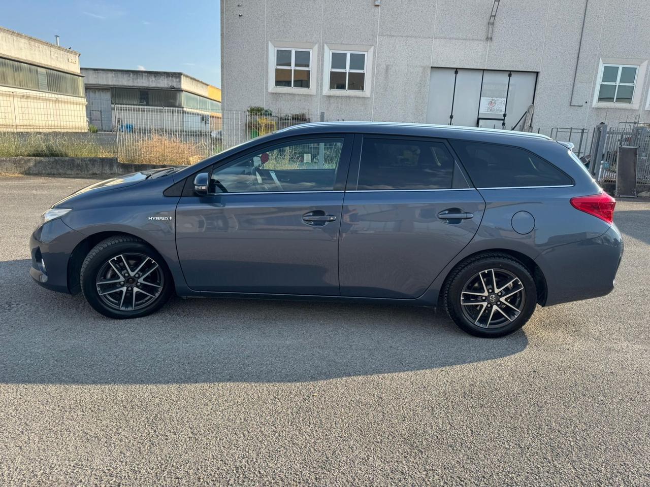 Toyota Auris 1.8 Hybrid. Cambio automatico
