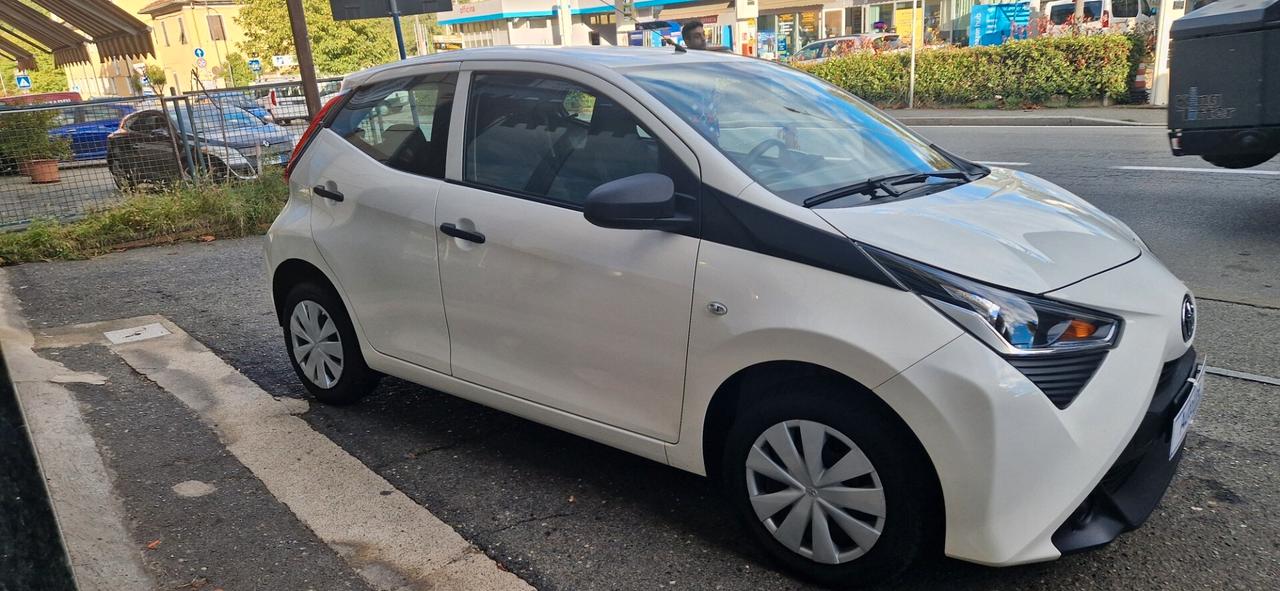 Toyota Aygo X Connect 1.0 VVT-i 72CV 5 p, TAGLINDATA