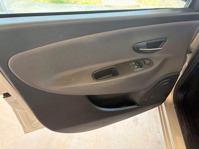 LANCIA Ypsilon 0.9 TwinAir 85 CV 5 porte Gold AUTOMATICA