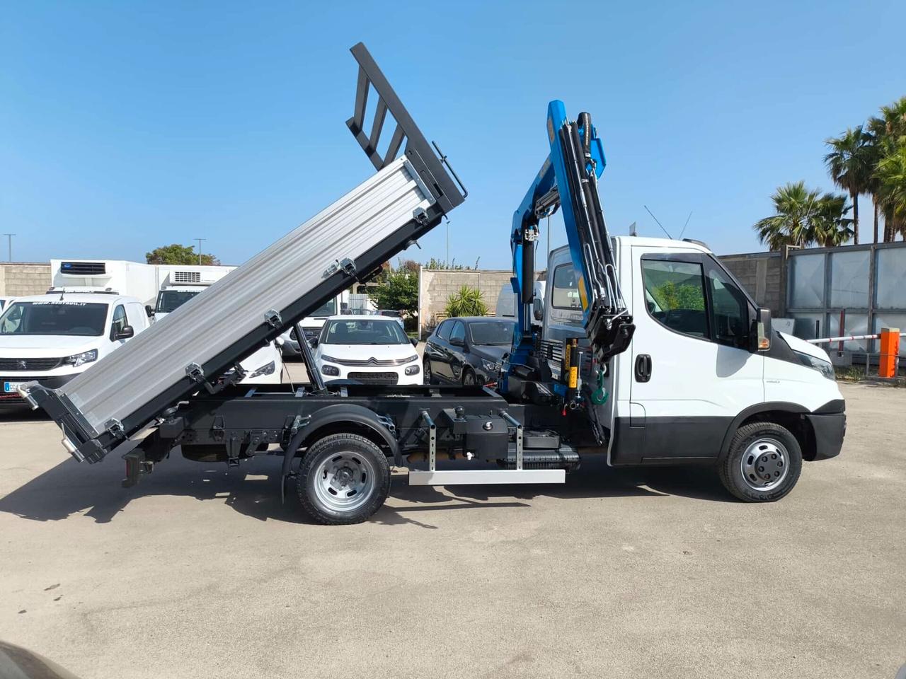 IVECO DAILY 3000 CC. 150 CV. CON GRU E RIBALTABILE NUOVO RIF:3325