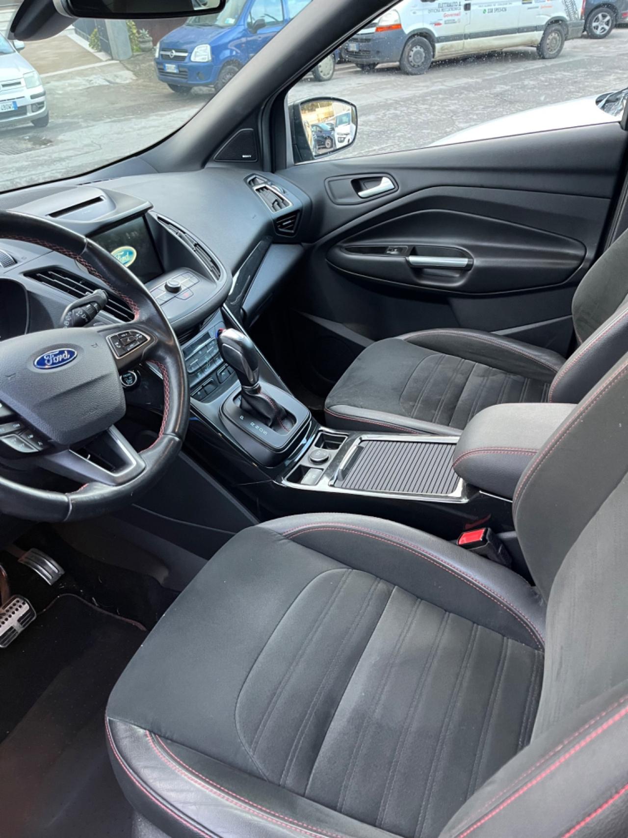 Ford Kuga 2.0 TDCI 150 CV S&S 4WD ST-Line