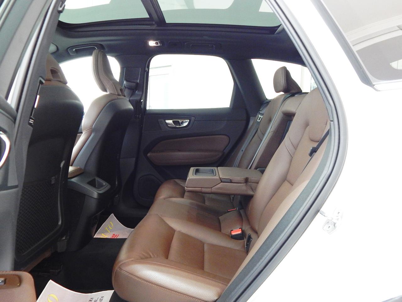 Volvo XC60 2.0 B4 Momentum Pro AWD Aut TETTO-NAVI-PELLE-KAMER