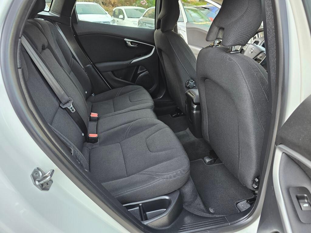 Volvo V40 D2 Geartronic Business Plus