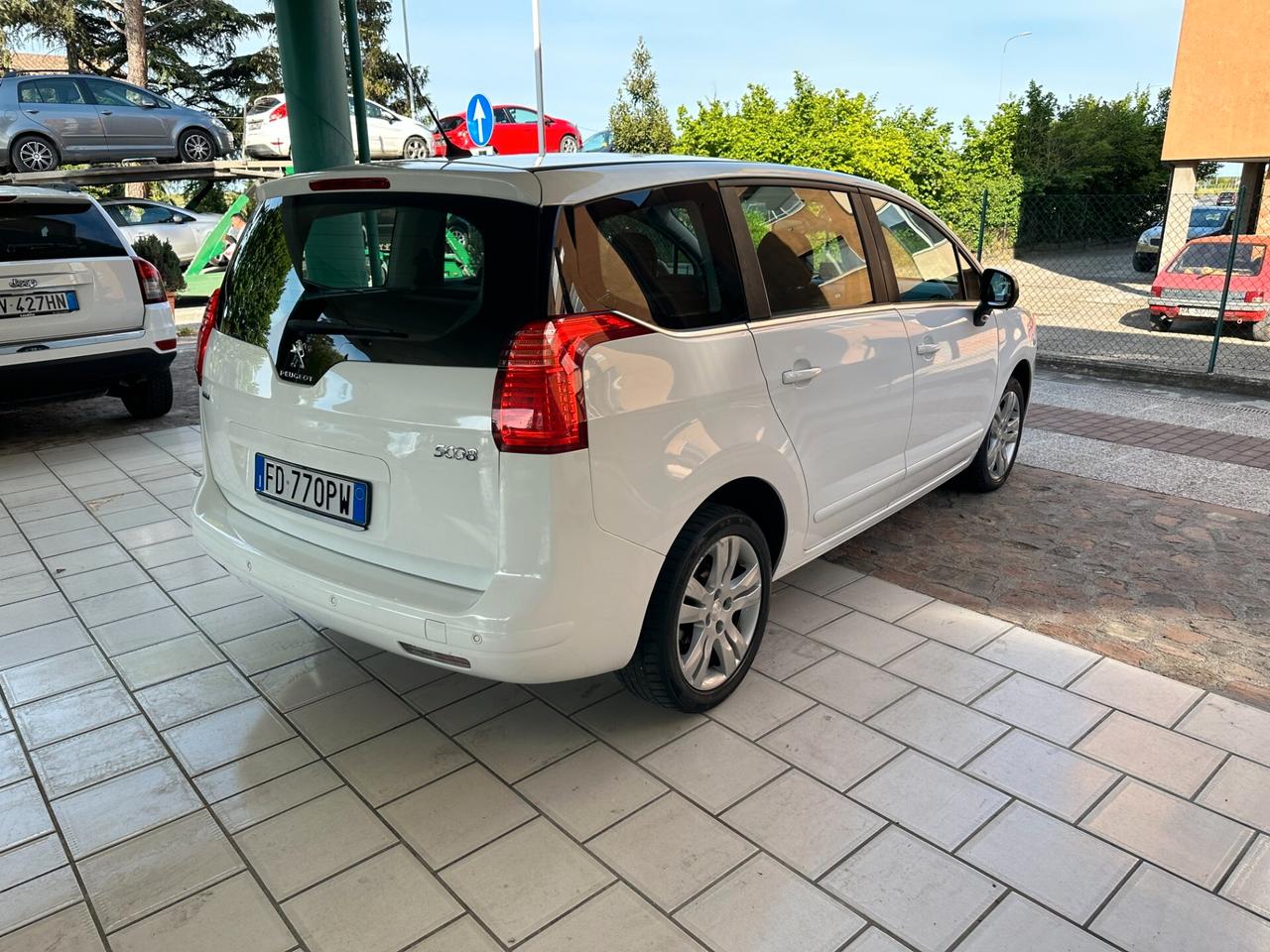 Peugeot 5008 1600 HDI AUT. 7 POSTI