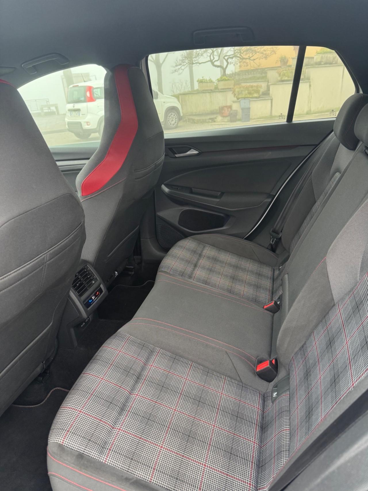 Volkswagen Golf GTI 2.0 TSI DSG