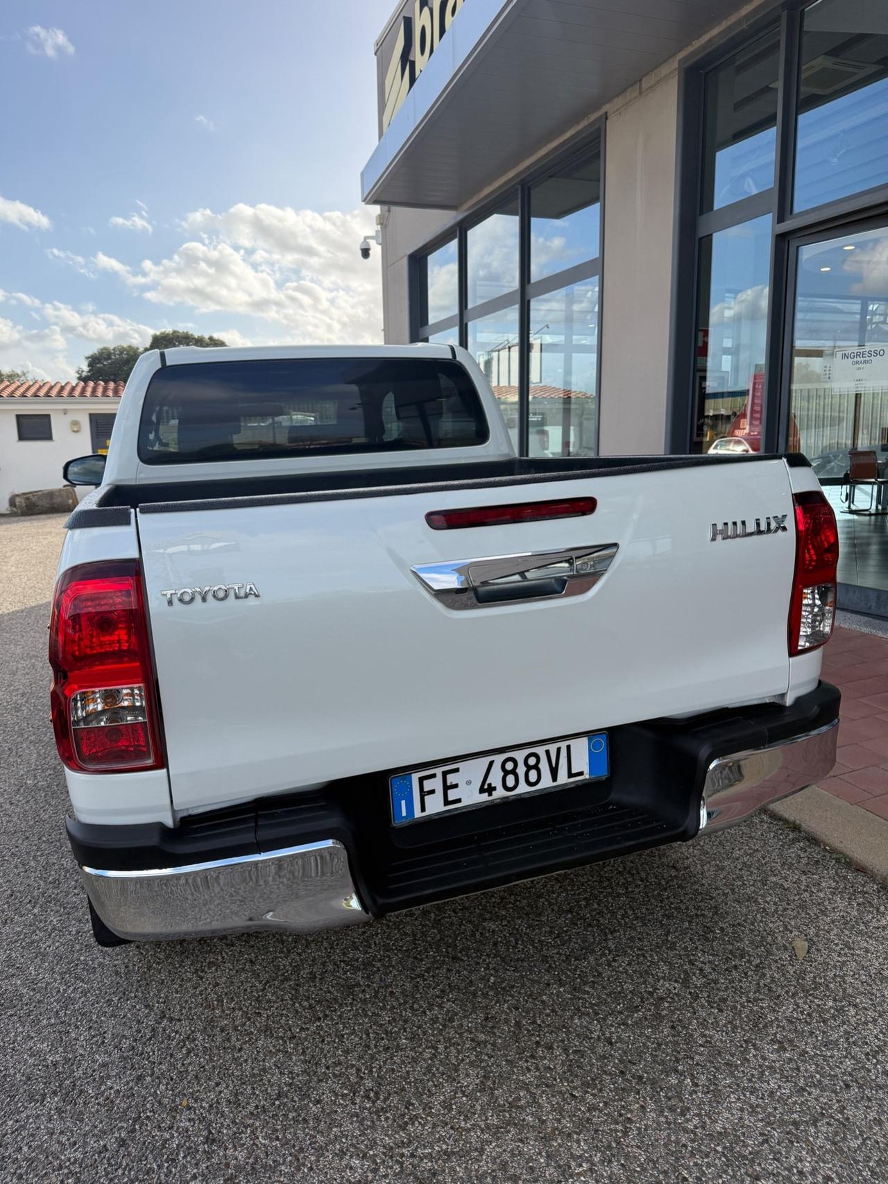 Toyota Hilux 2.4 D-4D 4WD Lounge my16"