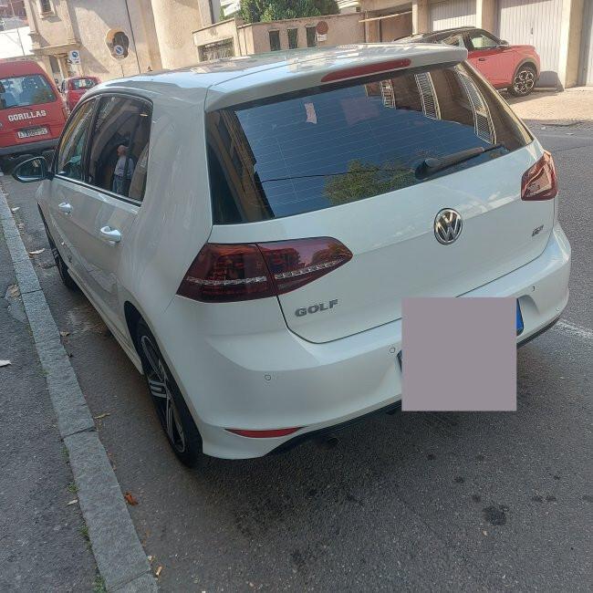 Volkswagen Golf 1.6TDI 110CV R-LINE
