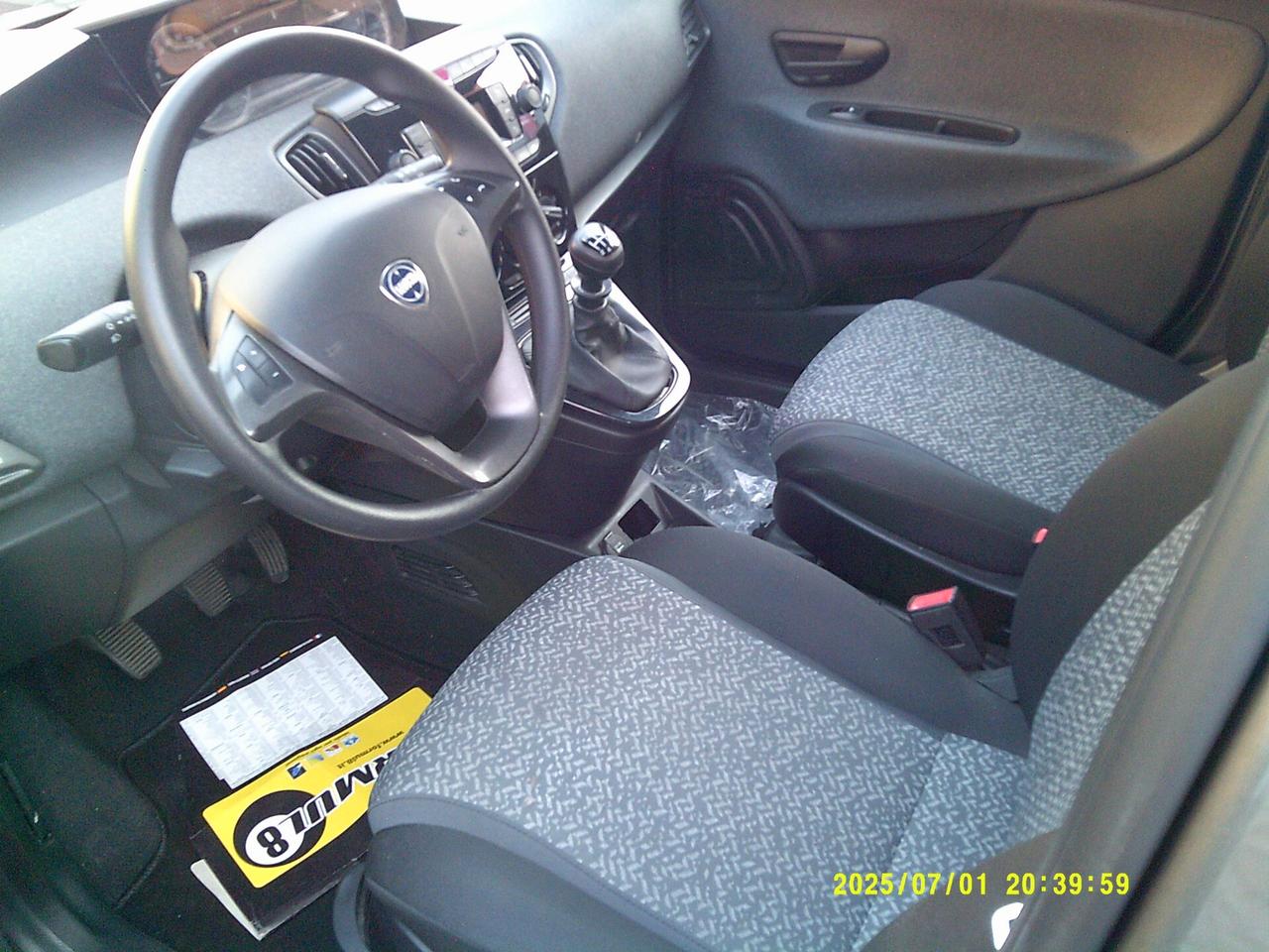 Lancia Ypsilon 1.0 FireFly 5 porte S&S Hybrid Silver