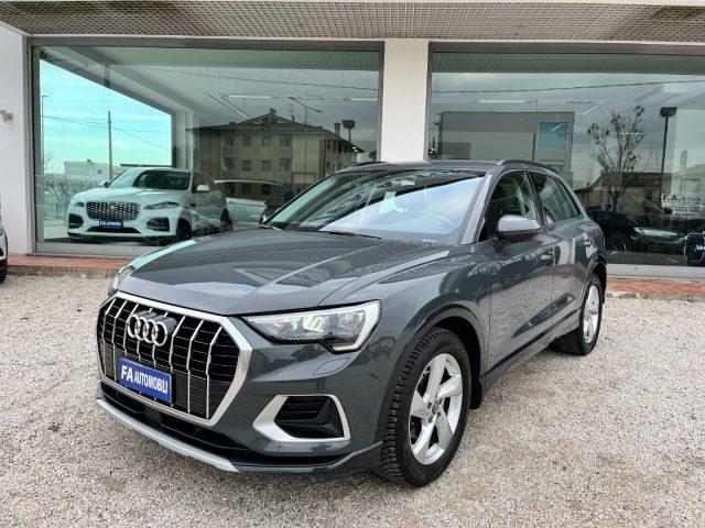 AUDI Q3 35 TFSI Business Advanced