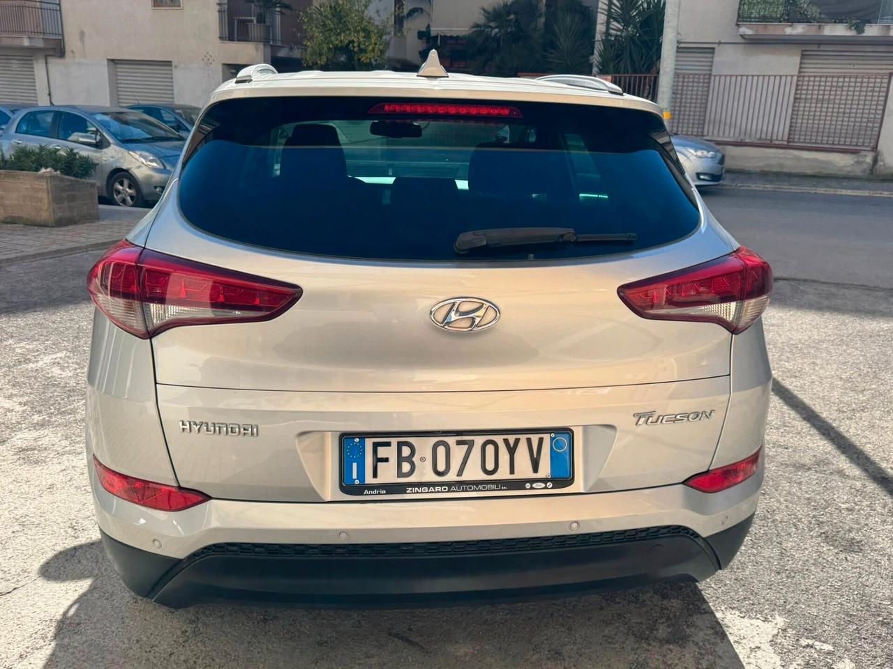 HYUNDAI TUCSON 1.7 CRDI 115 CV. 2WD NAVI+CERCHI+RETROCAMERA