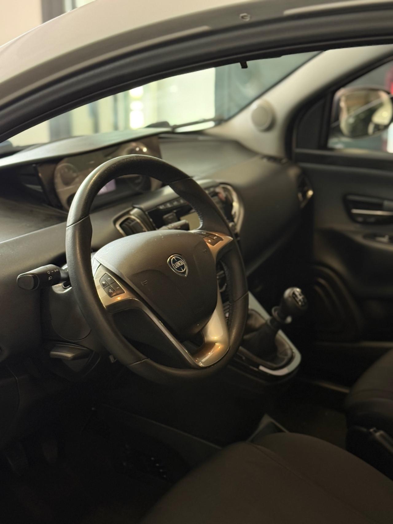 Lancia Ypsilon 1.2 69 CV 5 porte GPL Ecochic Platinum