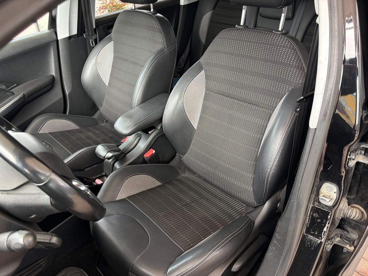 Peugeot 2008 Allure 1.6 Blue HDI 120 DISTRIB #9753