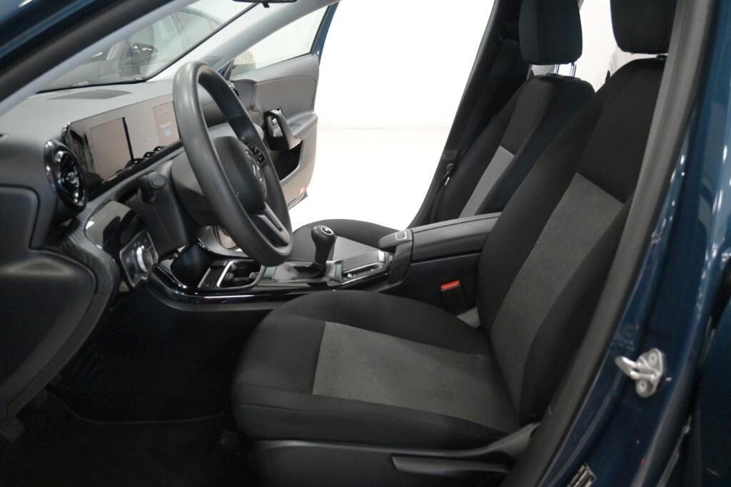 MERCEDES-BENZ A 180D 116CV 6M. BUSINESS SOLUTION ( NAVI - TELECAMERA POST. - CRUISE )