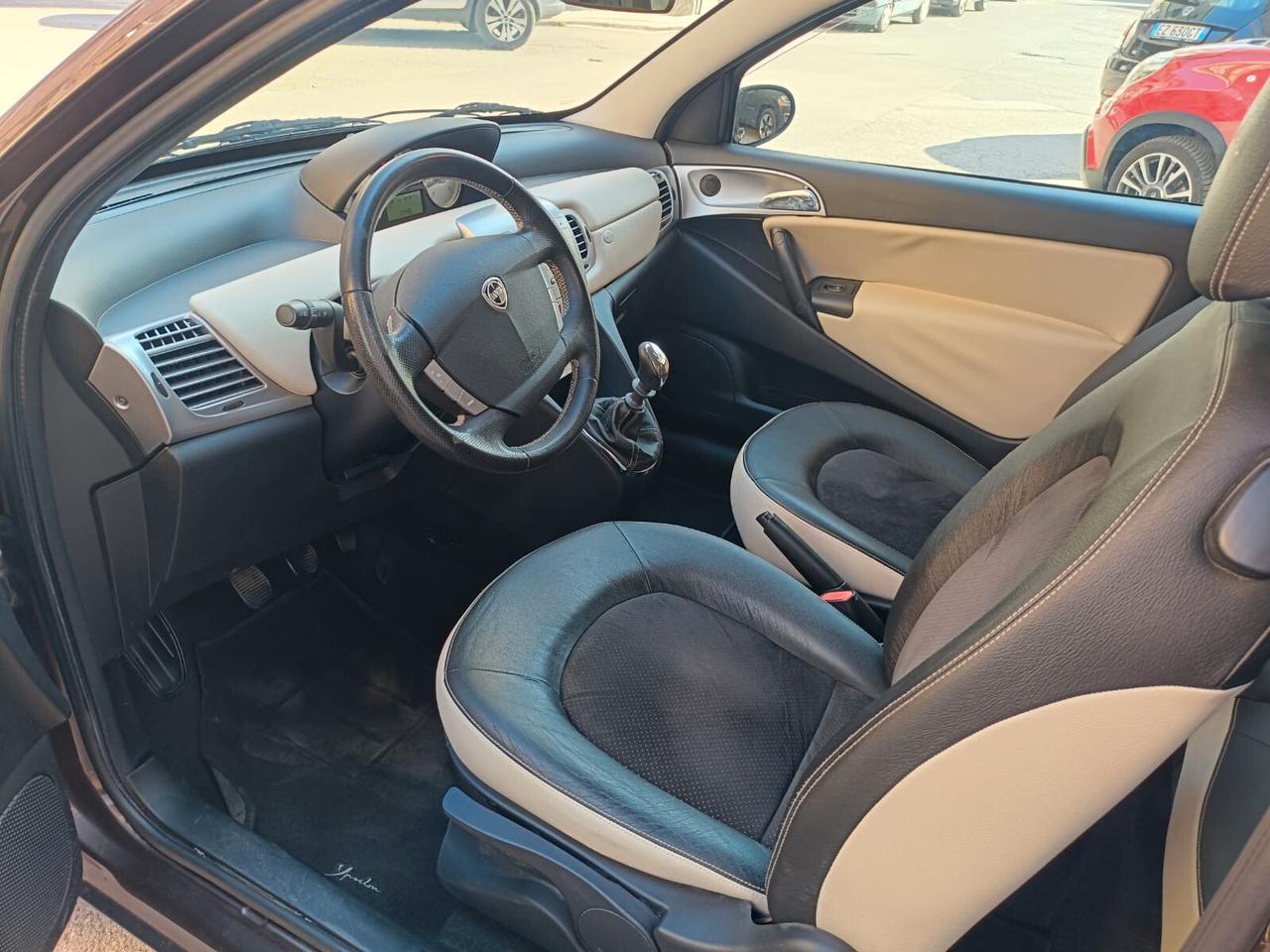Lancia Ypsilon 1.2 Platino
