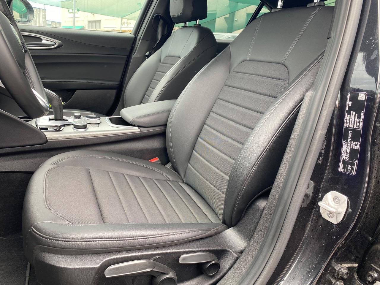 Alfa Romeo Giulia 2.2 190 CV AT8 Sprint Total Black