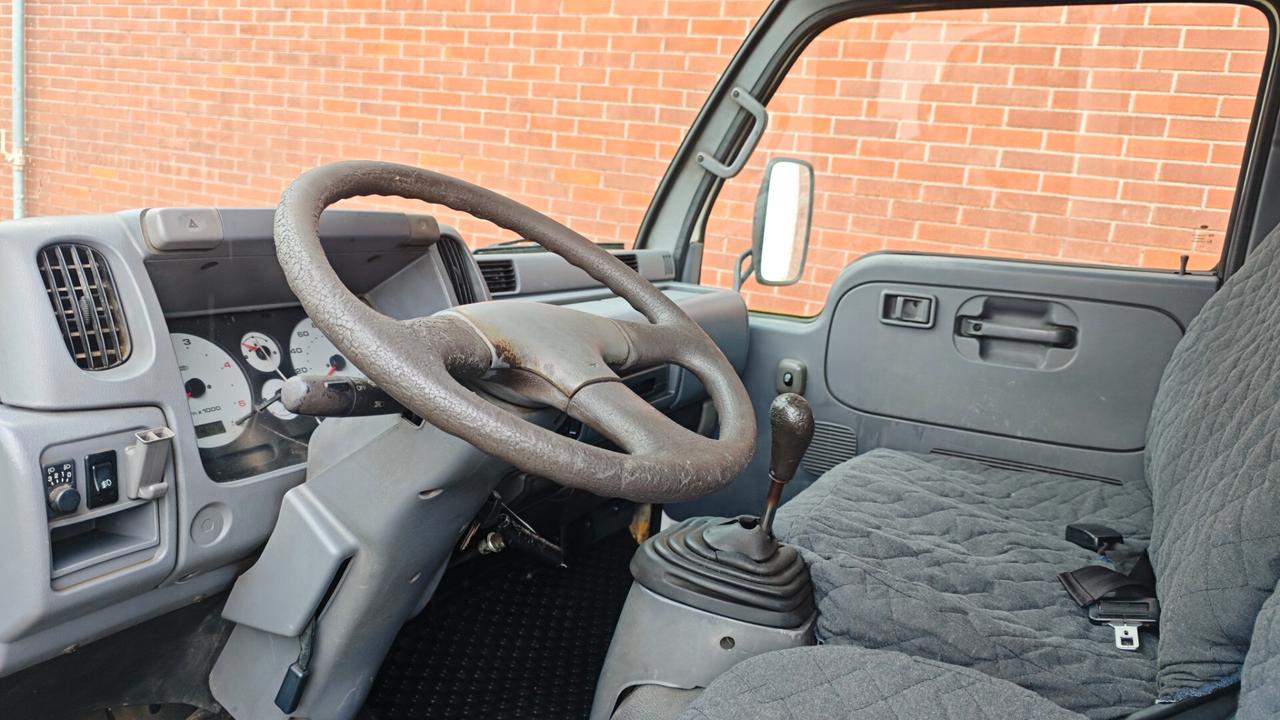 Nissan Cabstar 120.35 3.0 Tdi PM-RG Cabinato L