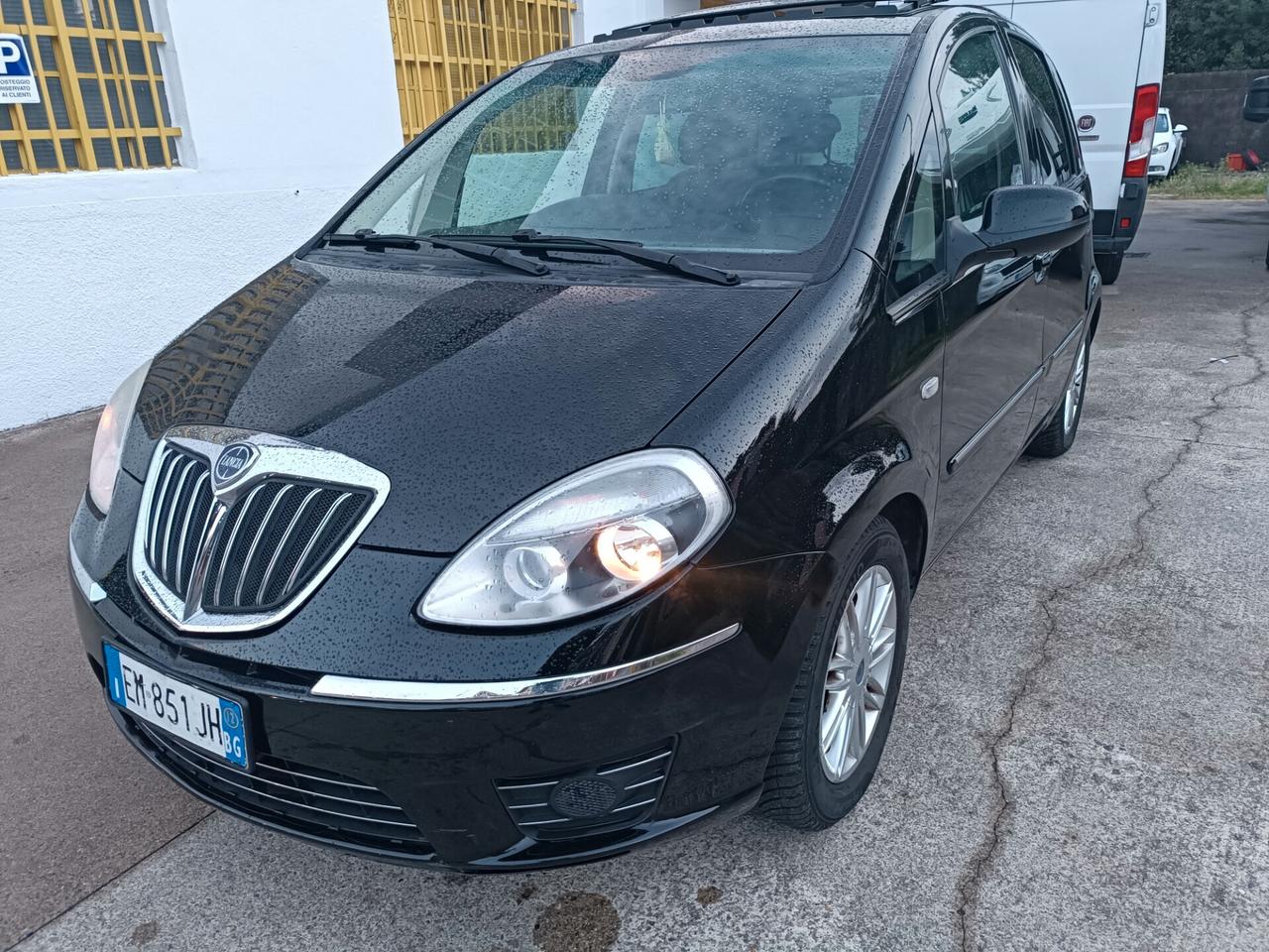 MUSA 1.4 8V Ecochic (GPL) Gold uniprop