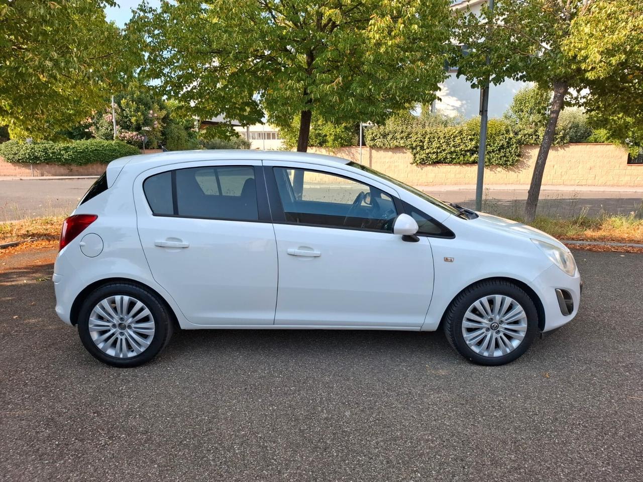 Opel Corsa 1.2 5 porte 2013 SOLAMENTE 99.000 KM