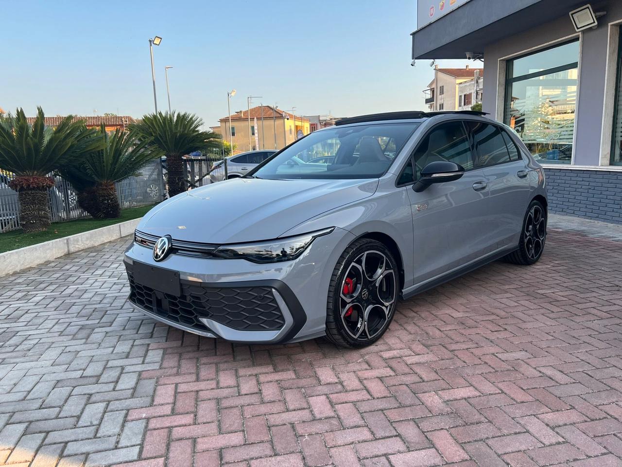 VW Golf GTI 265cv acc€16.625noleggio con riscatto noscoring
