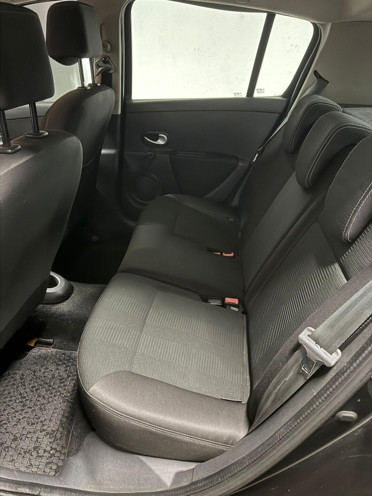 Renault Clio 1.2 16V 5 porte 2010