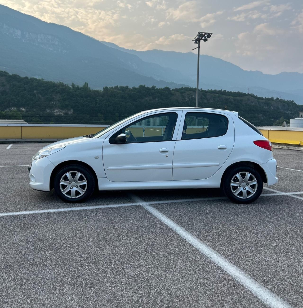 Peugeot 206 Plus 1.4 HDi 70CV 5p Neopatentati 2011