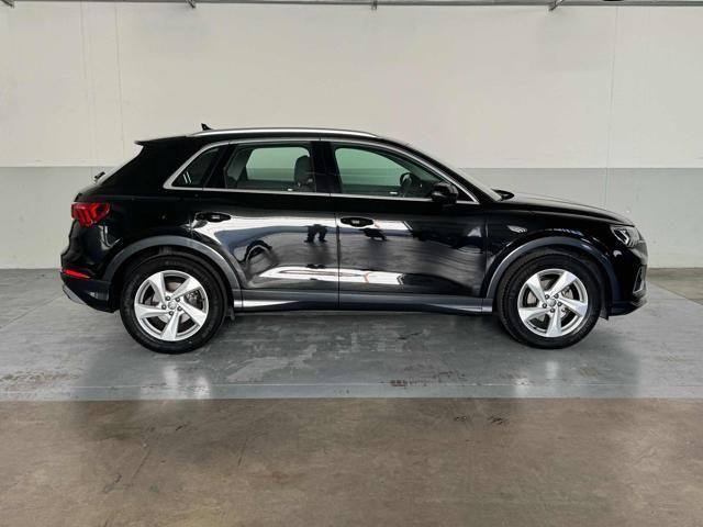 AUDI Q3 35 TFSI Business Advanced