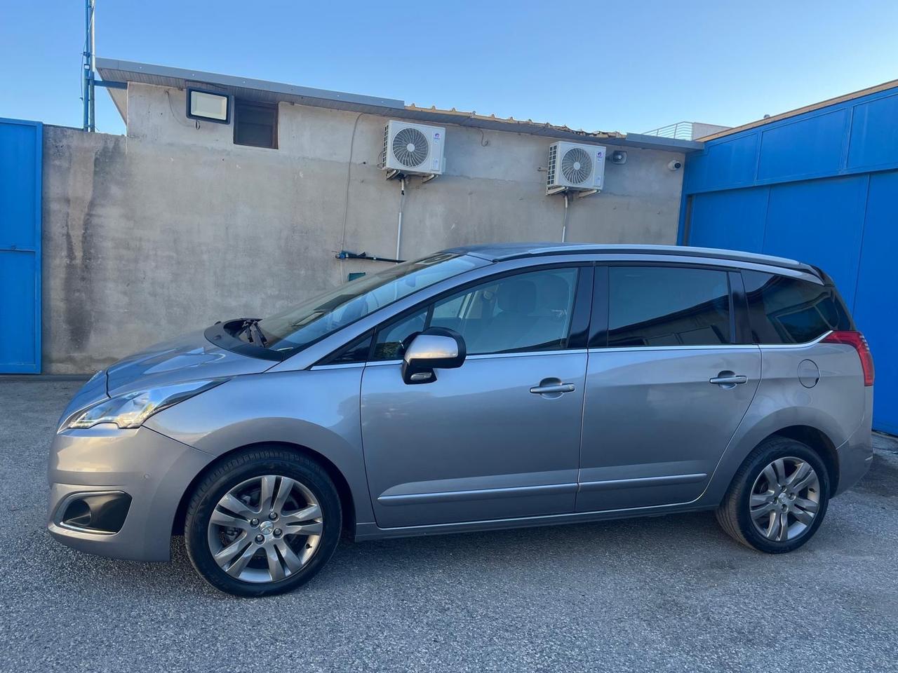 Peugeot 5008-2.0 hdi-7 P- allure-2016