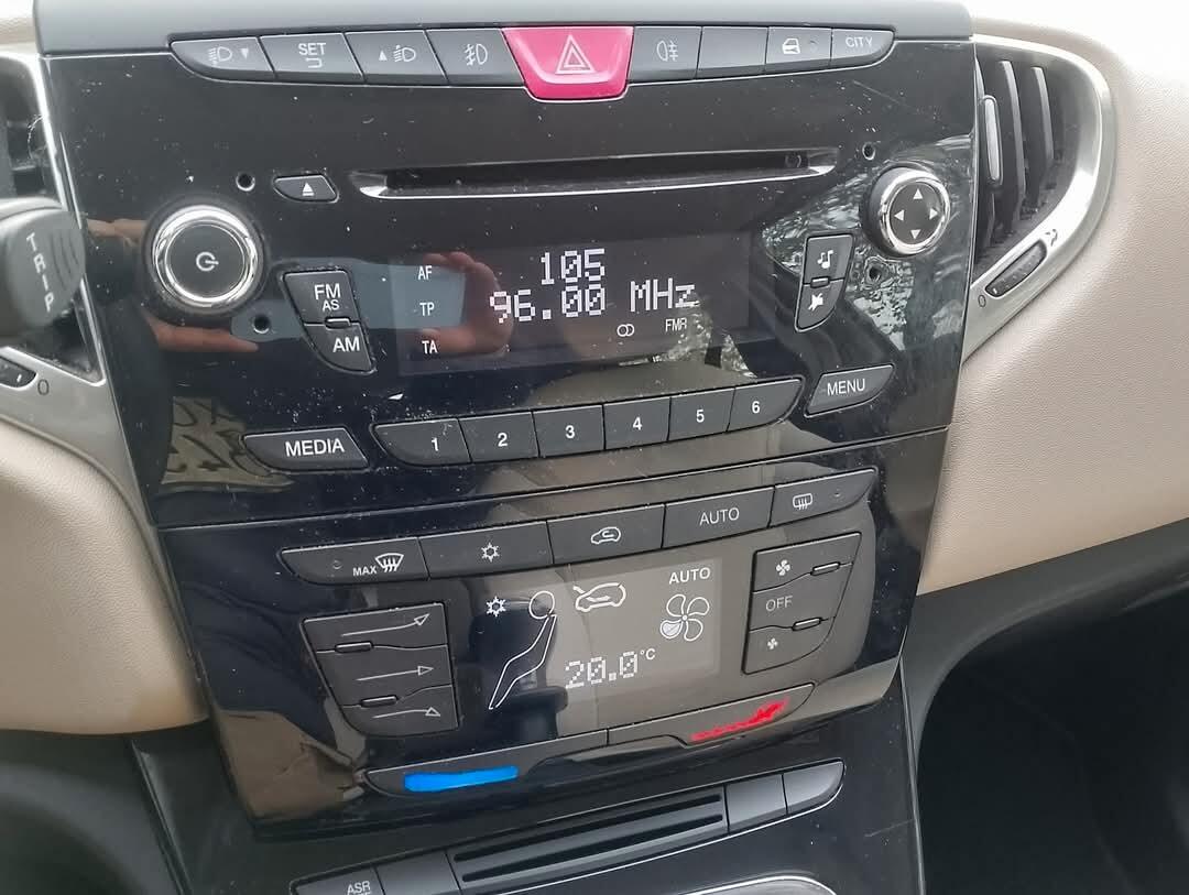 Lancia Ypsilon 1.2 69 CV 5 porte Platinum