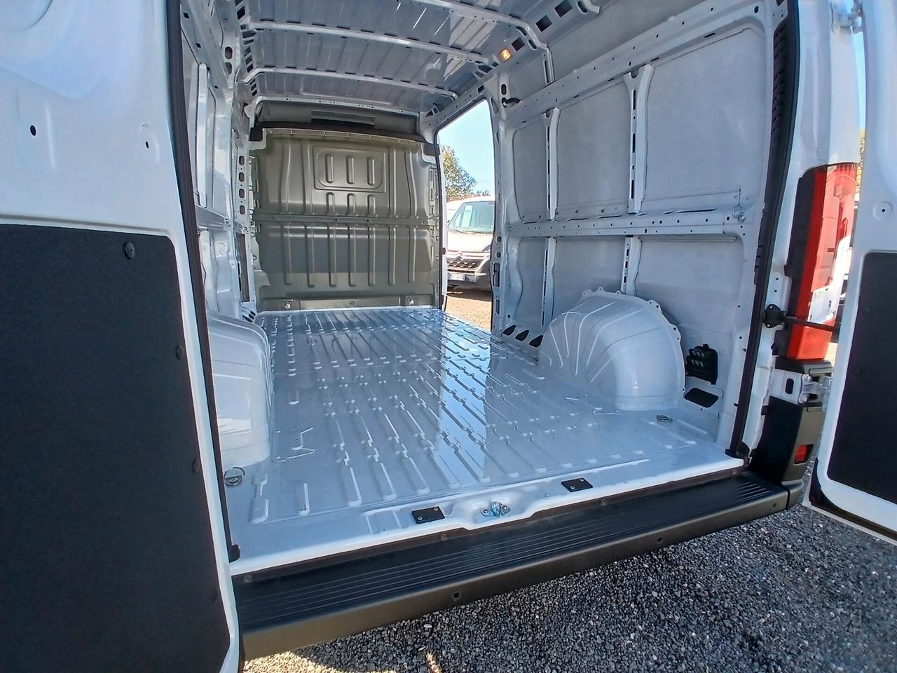 Peugeot Boxer 330 2.2 BlueHDi 120 S&S PC-TN Furgone