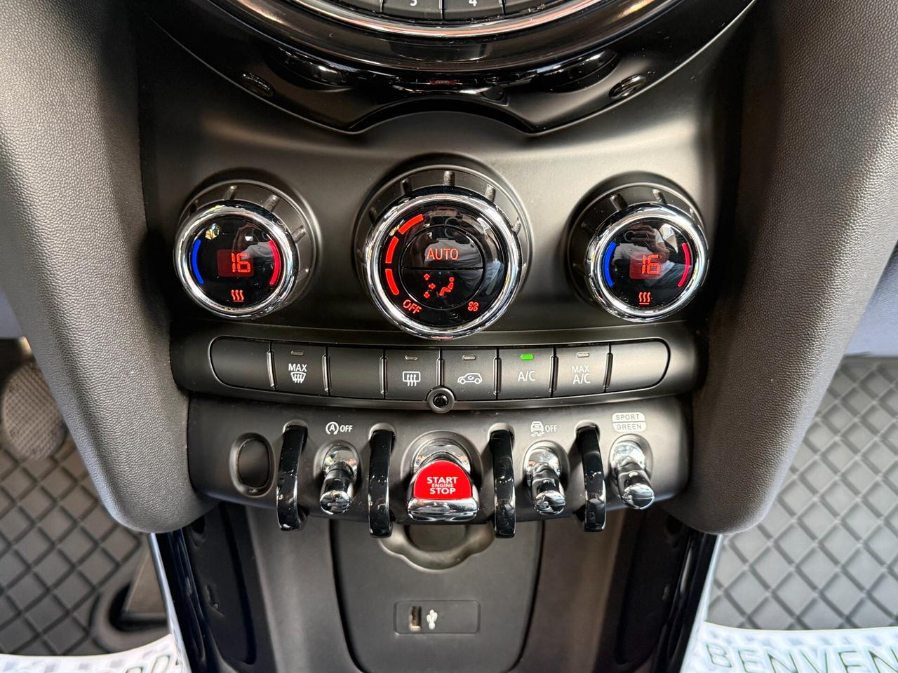 Mini 1.5 Cooper D 5porte B.Street NAVI LED - 2019