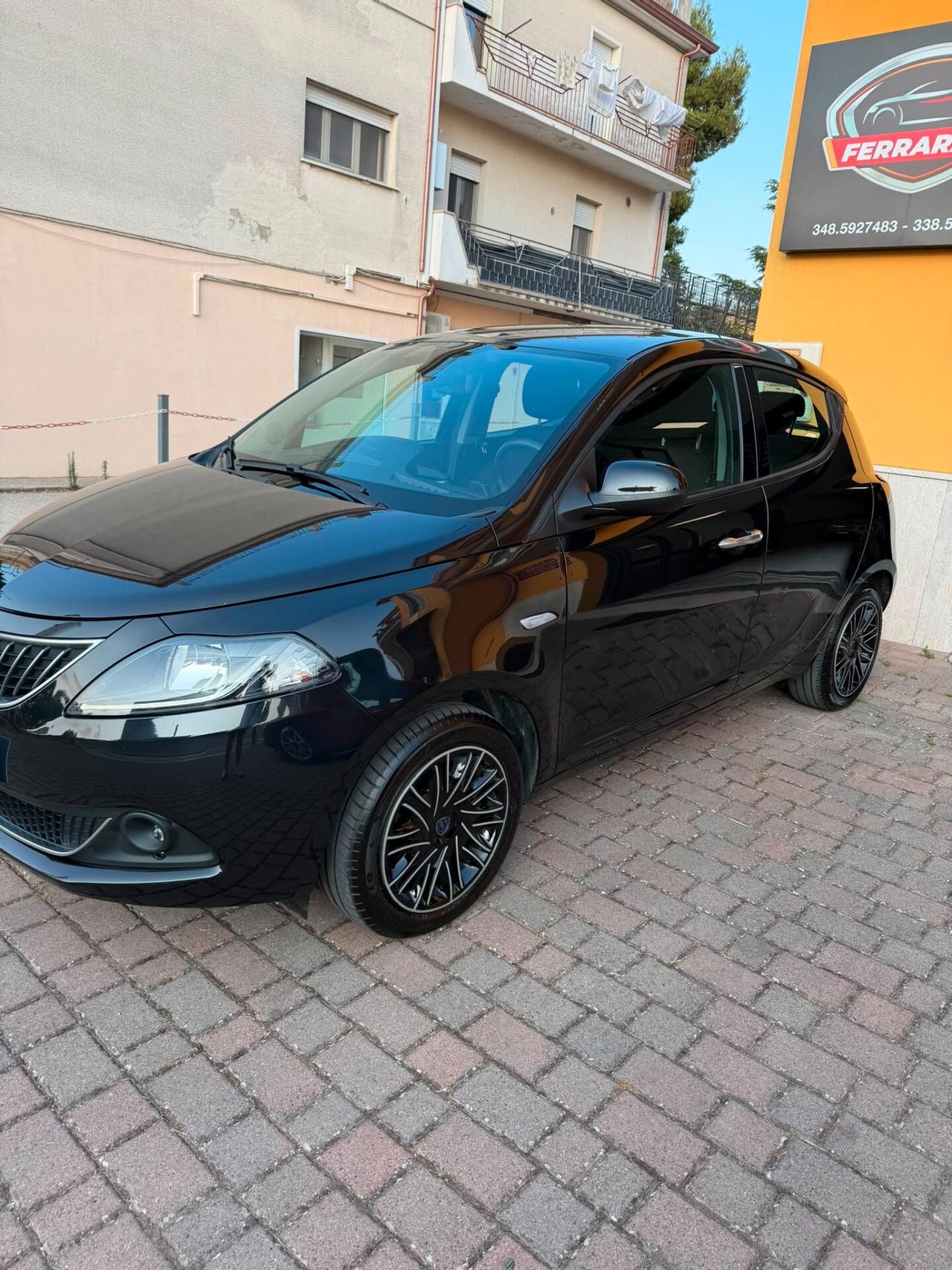 Lancia Ypsilon 1.0 FireFly 5 porte S&S Hybrid Alberta Ferretti