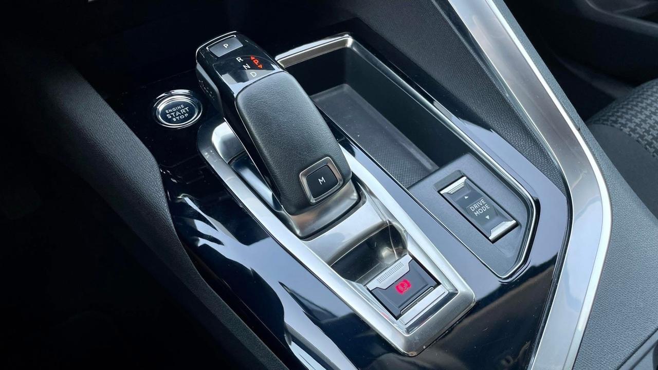 PEUGEOT 3008 1.5 BLUEHDI ACTIVE BUSINESS 131CV - FULL LED, VIRTUAL COCKPIT, NEOPATENTATI