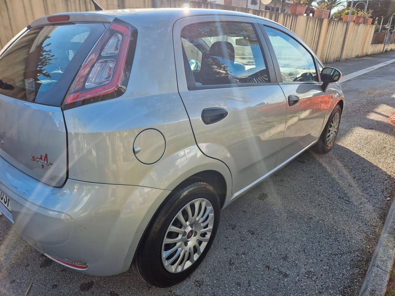 Fiat Punto 1.3 MJT 85 CV 5 porte ANNO 07/2014 KM 247000 ITALIANA SUPER PREZZO 2800€