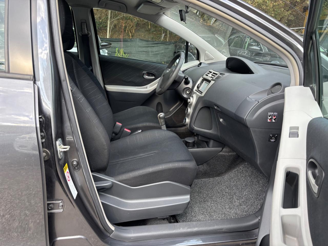 Toyota Yaris 1.3 5 porte Navi OK Neopatentati
