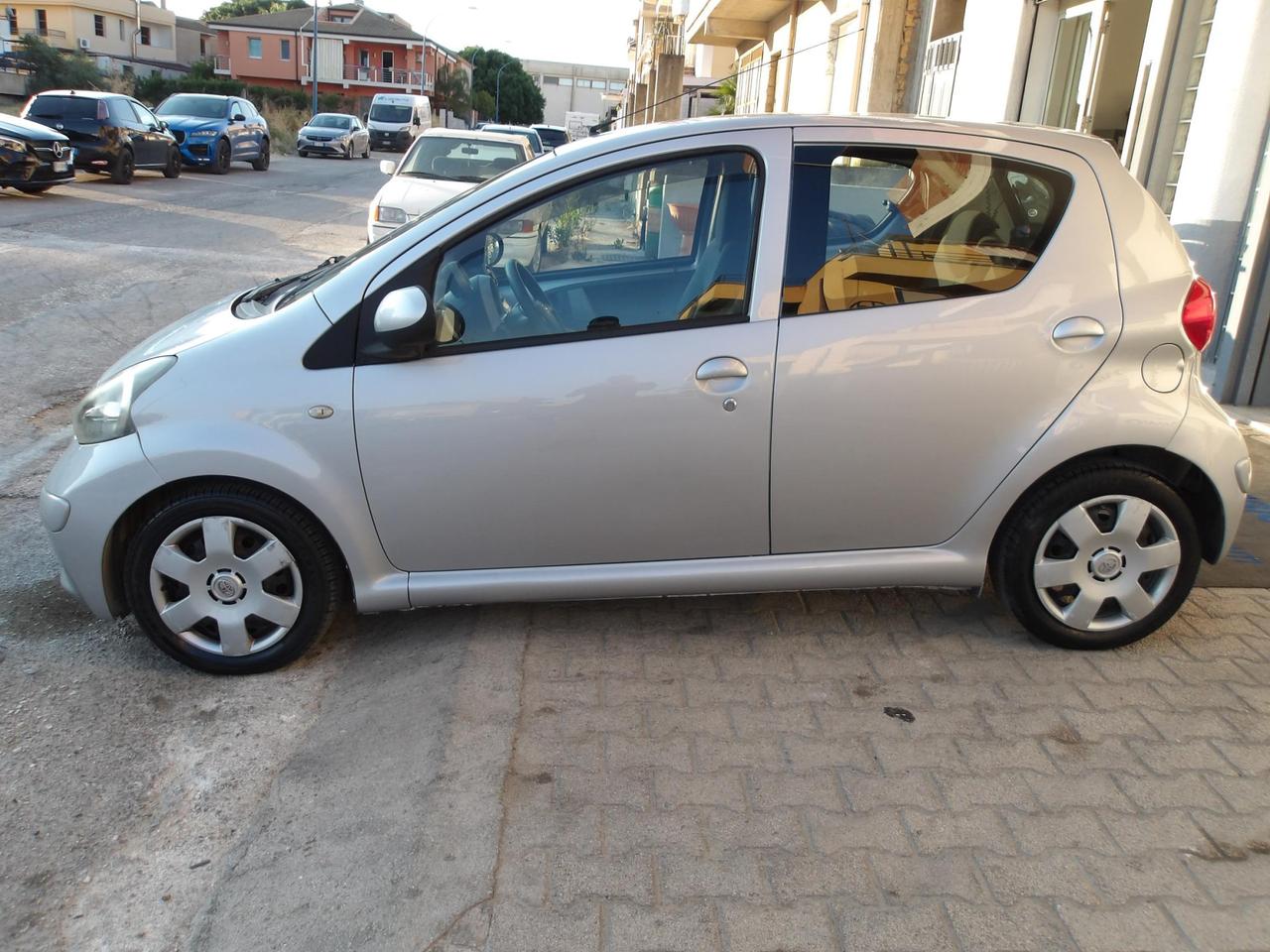 TOYOTA AYGO 5p 1.4d Sol