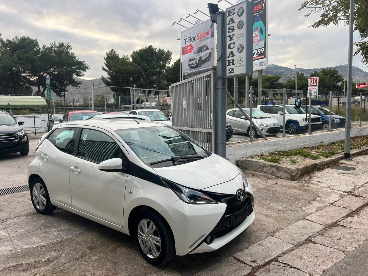 Toyota Aygo 1.0 VVT-i 69 CV 5 porte x-play TSS