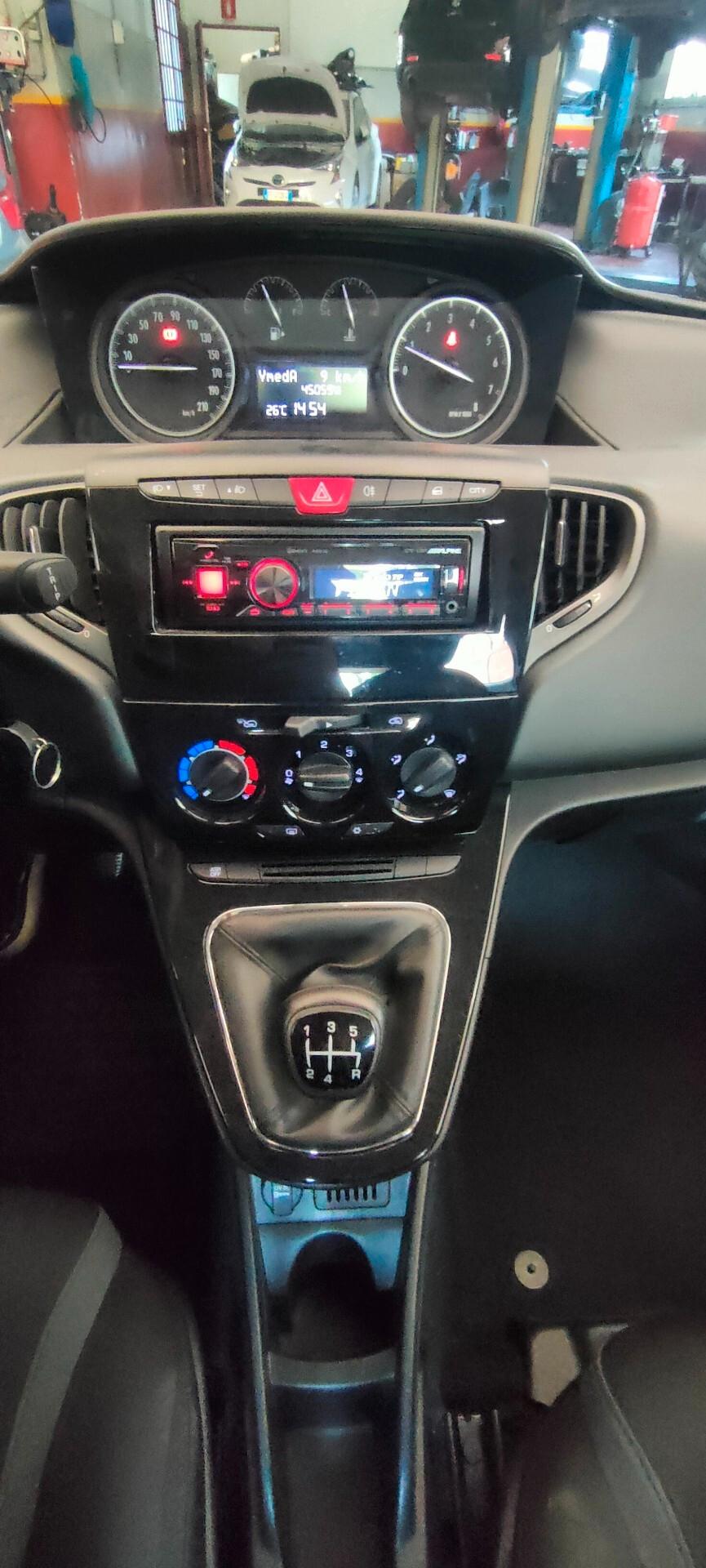 Lancia Ypsilon 1.2 69 CV 5 porte Silver
