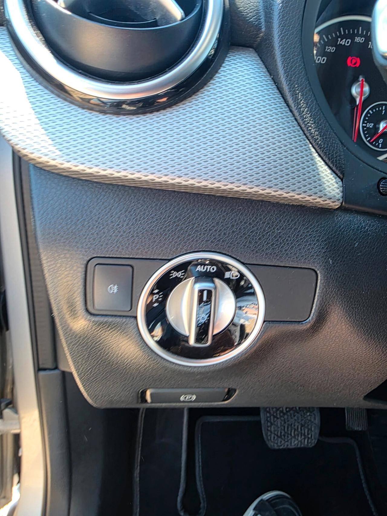Mercedes-benz B 180 B 180 d Automatic Premium