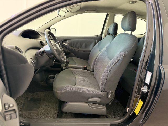 TOYOTA Yaris 1.3i 16V cat 3 porte Sol