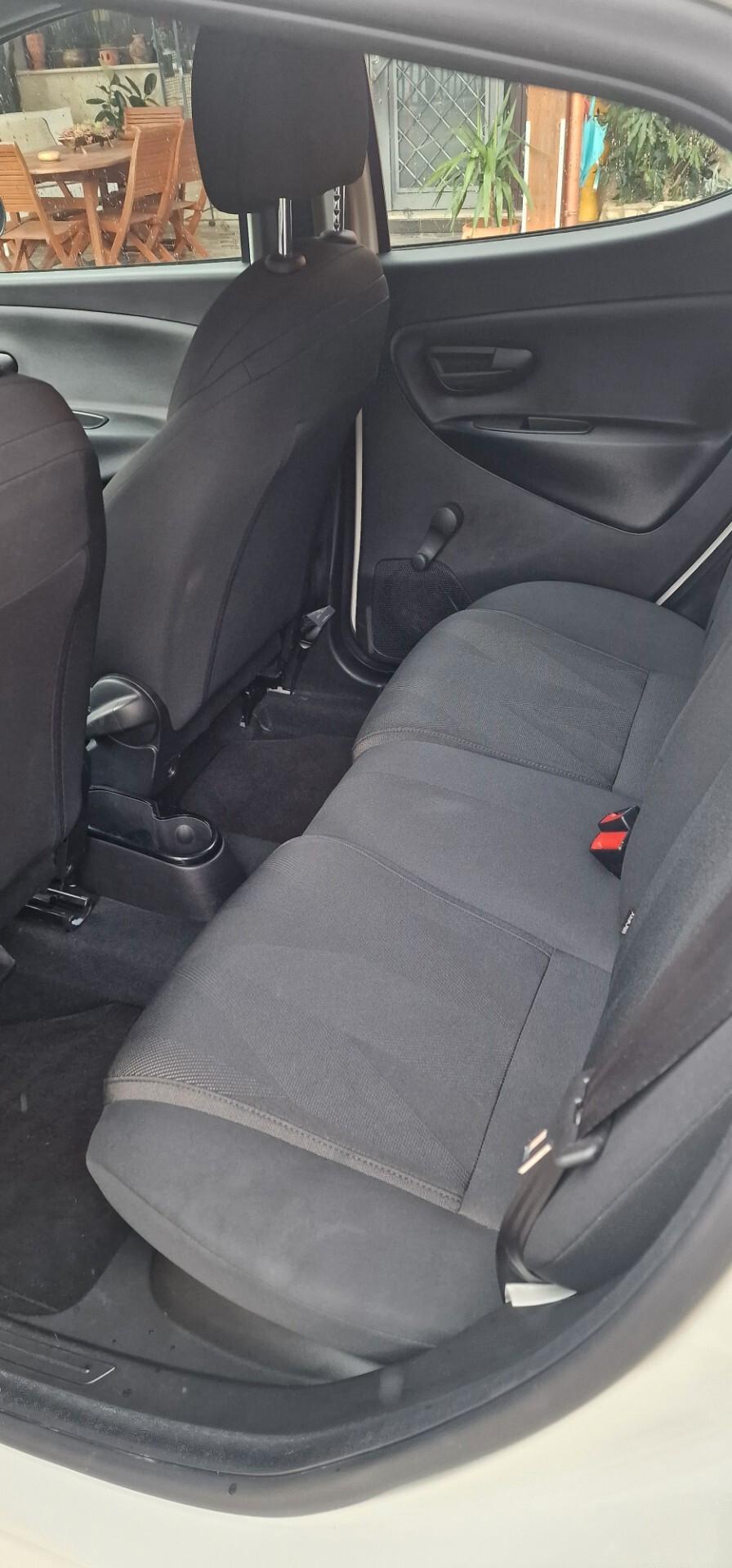 Lancia Ypsilon 1.0 FireFly 5 porte S&S Hybrid Ecochic Silver