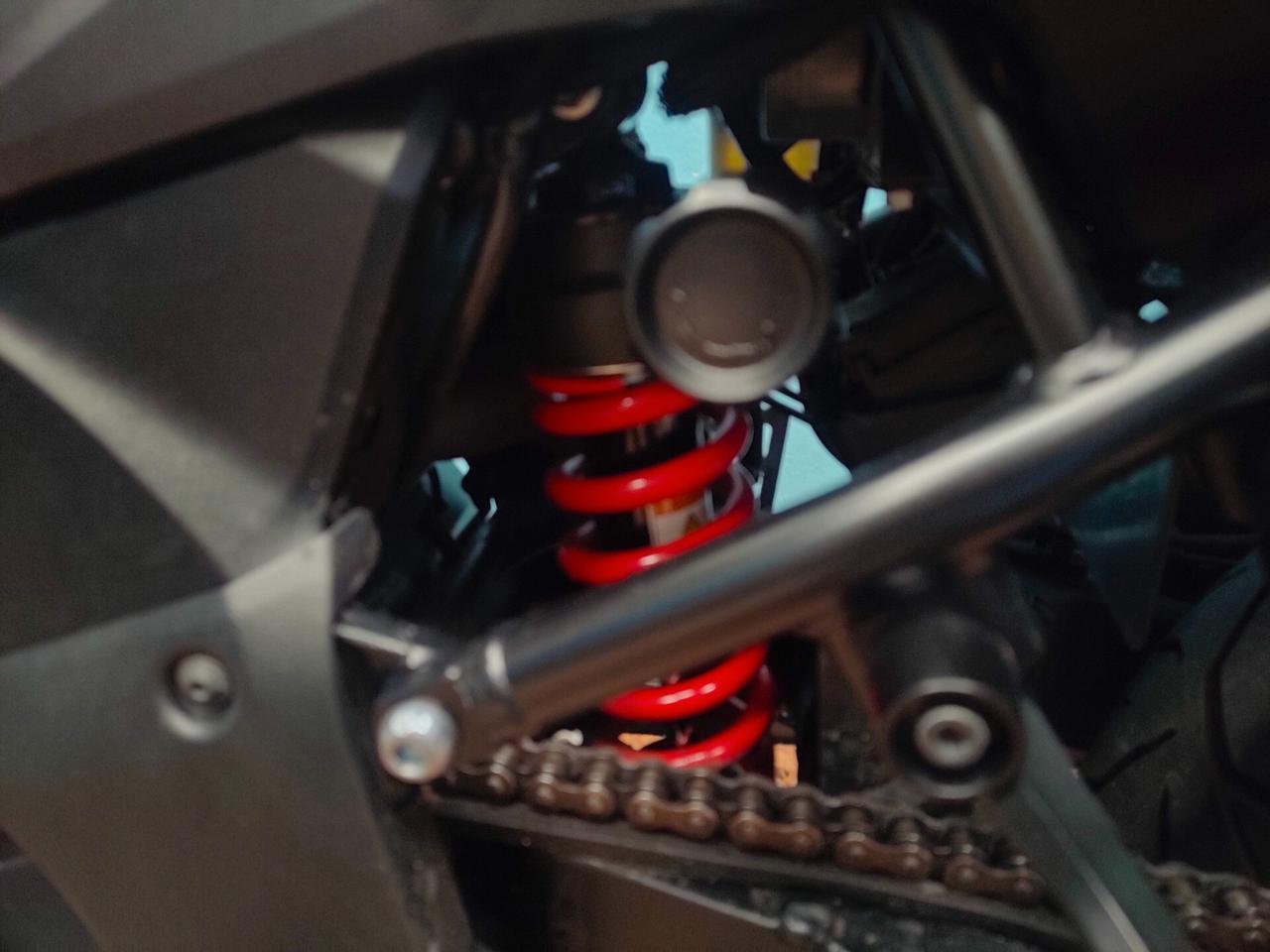 Suzuki V Strom DL 1000 soli 14.318 km.